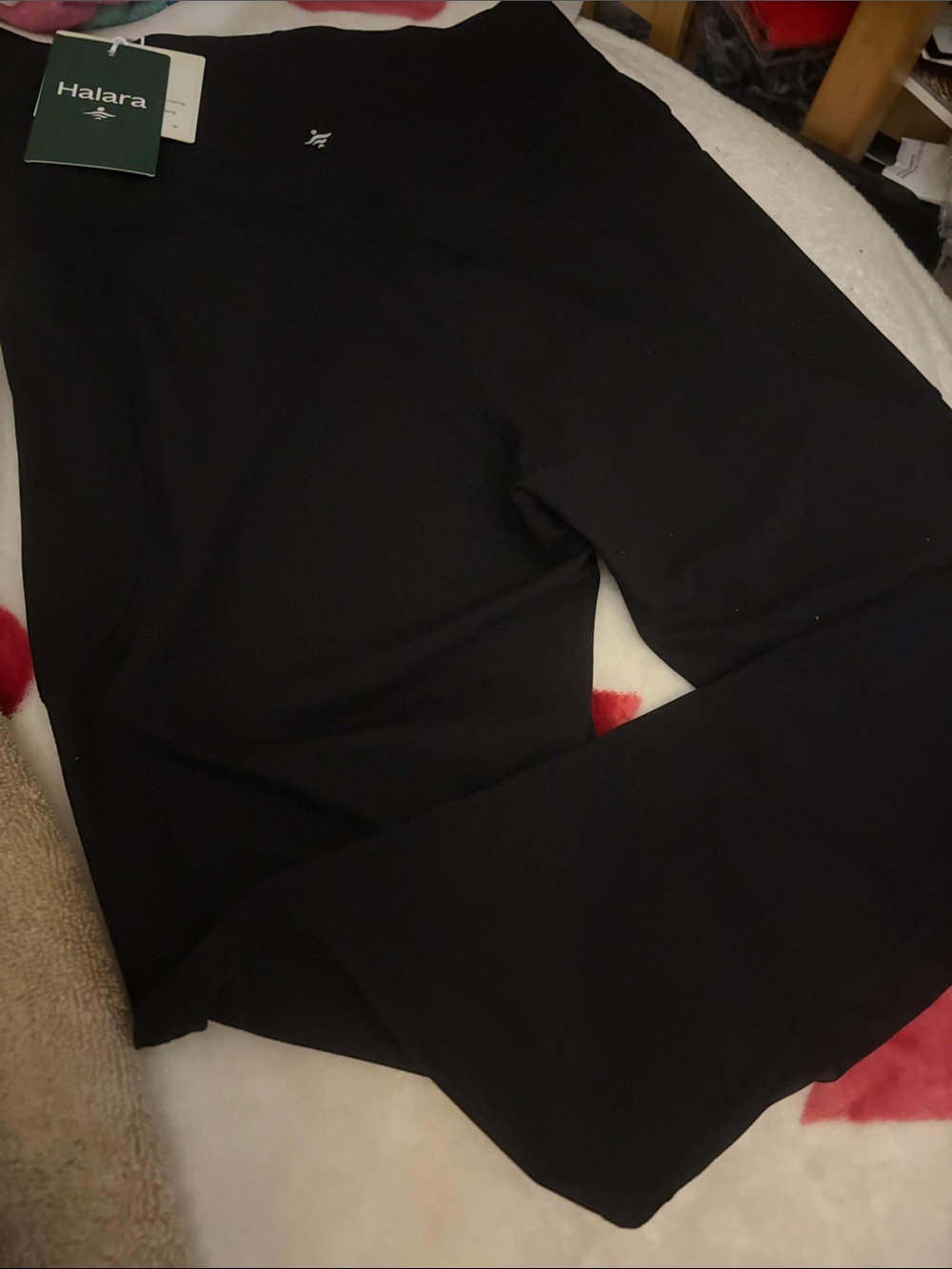 NWTA HALARA Black High-Rise Performance Leggings With side pockets.